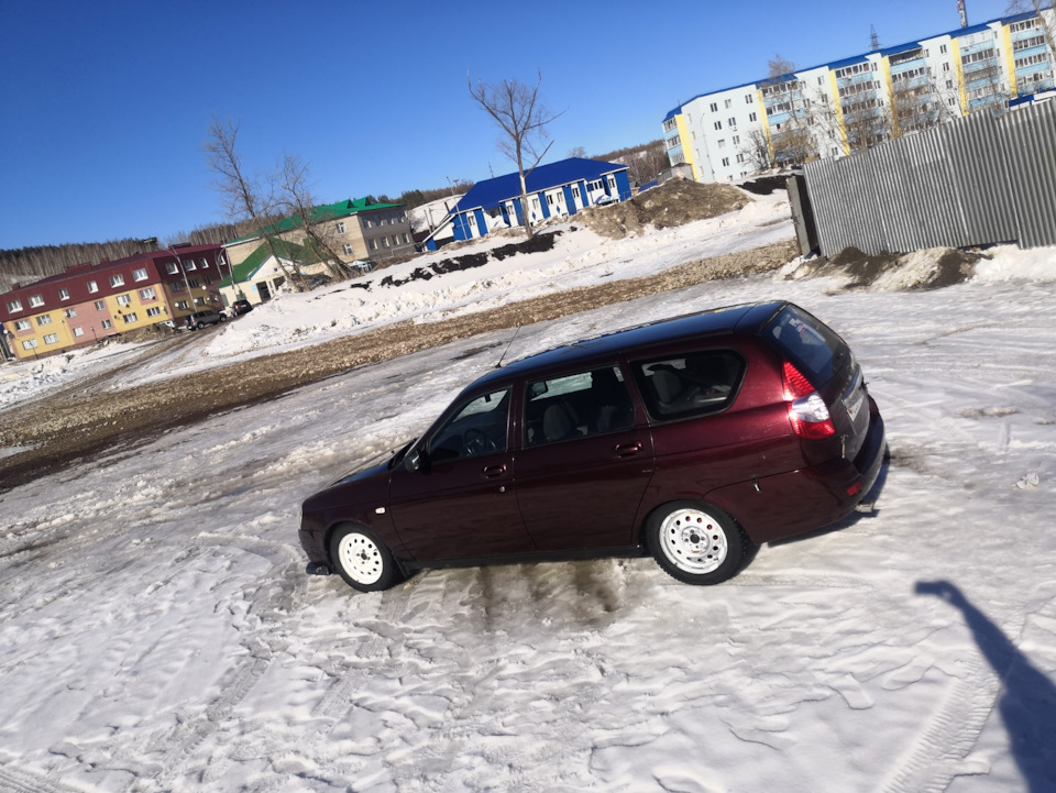 Lada Priora универсал на снегу