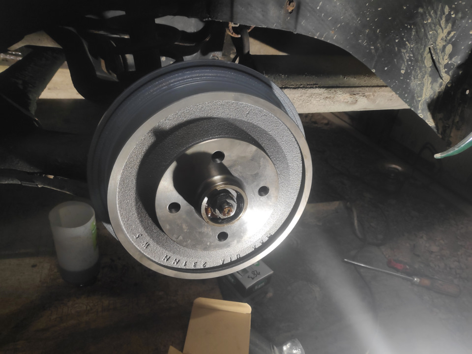 Обязательно установить в конце стопор, идёт шпилька в комплекте — Audi 80 (B4)