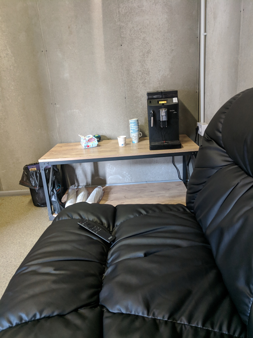 Бесплатный кофе и кожаный диван — Nissan Almera Classic (B10)