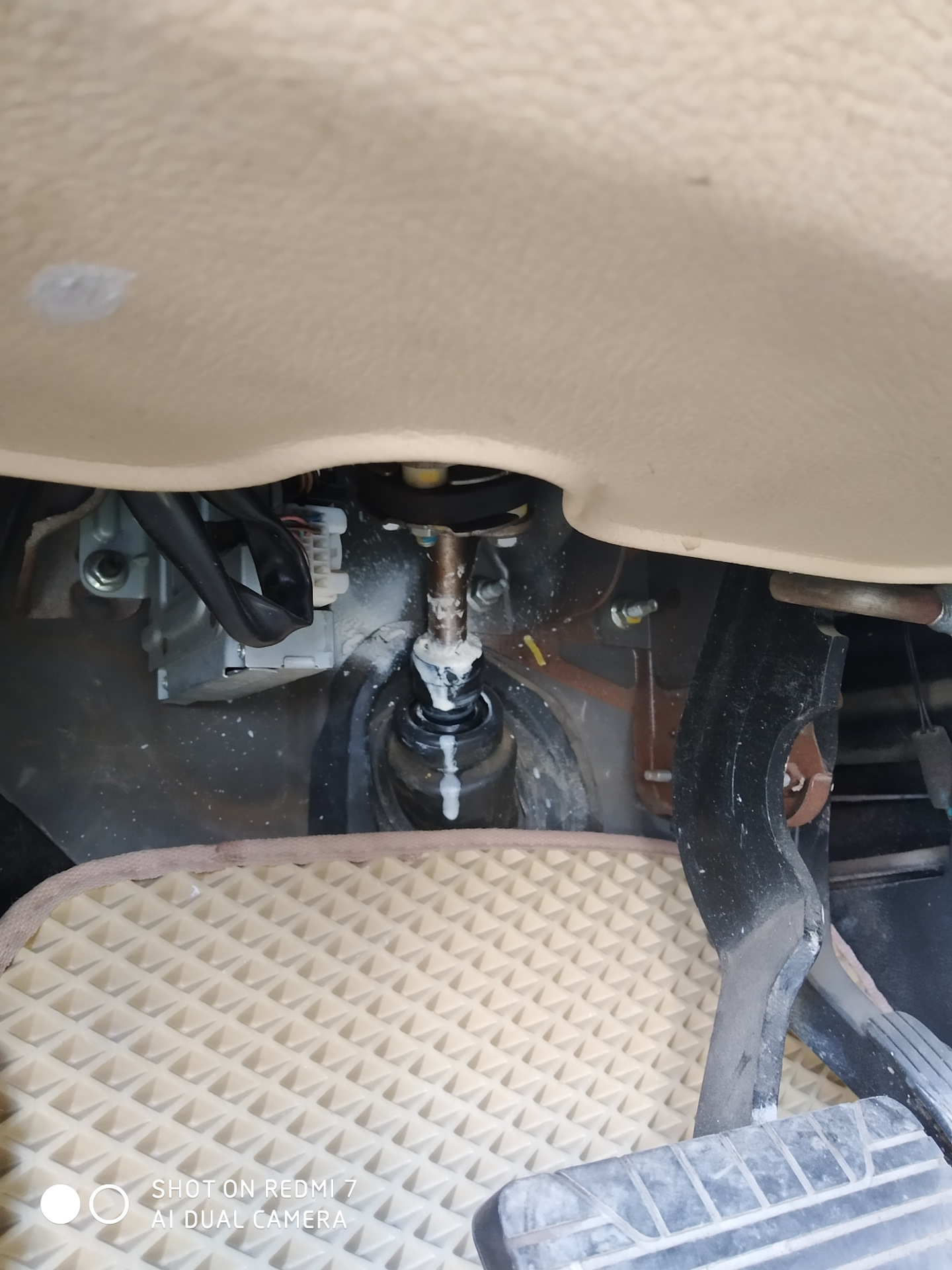 Устранение стуков рулевого карданчика — Chevrolet Captiva (1G), 3,2 л ...