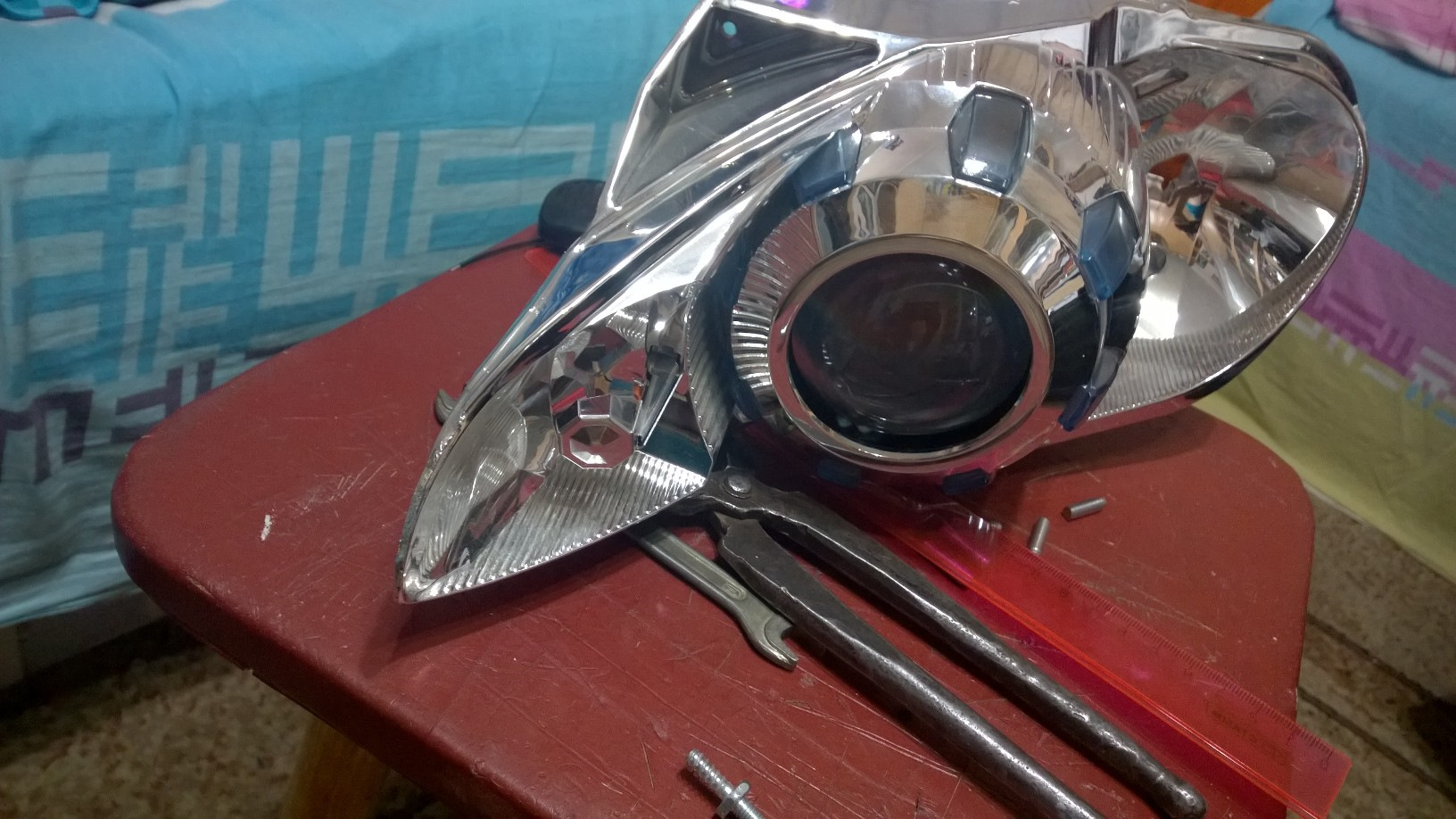 Светодиодные би лед модули линзы солярис 2. Bi led модули в фары. Диодные би линзы в фары форд мондео 4. Диодные модули в фары. Установка лед модулей в фары.