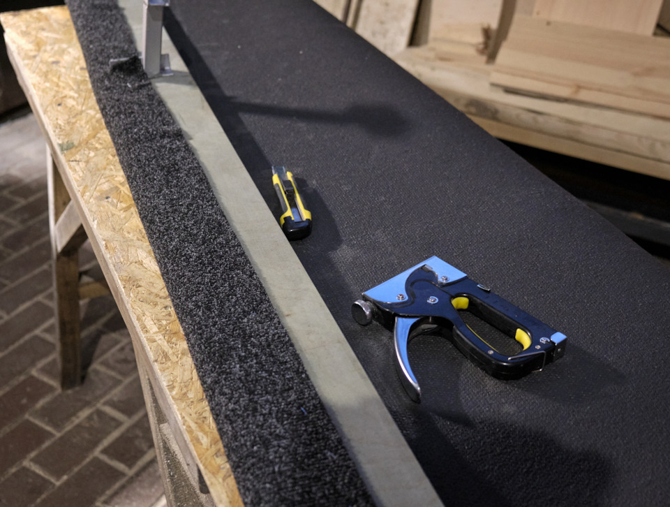 Перевоз лодки ПВХ на обычном прицепе — Mitsubishi Pajero Sport (3G), 2 ...