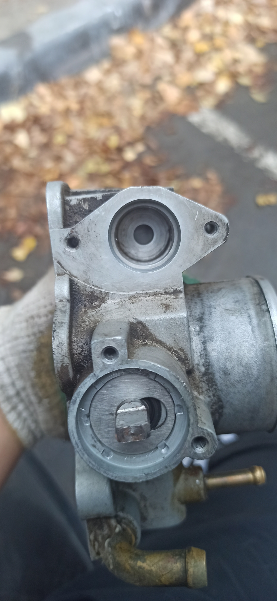 Чистка дроссельной заслонки — Lada 21124, 1,6 л, 2006 года | своими ...