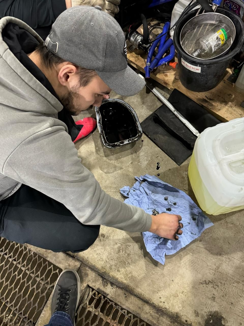 Алюминиевая стружка в поддоне двигателя. — Toyota Land Cruiser 200, 4,5 ...