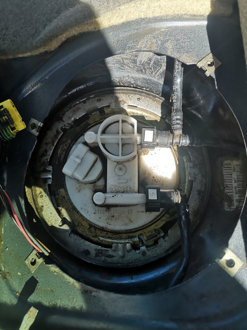 Замена сетки топливного насоса — Lada Калина седан, 1,6 л, 2007 года ...