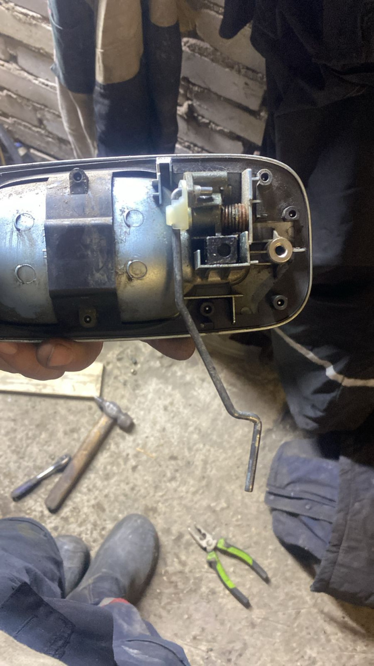 Фиксатор тяги ручки — Subaru Impreza (GD/GG), 1,5 л, 2003 года | своими ...