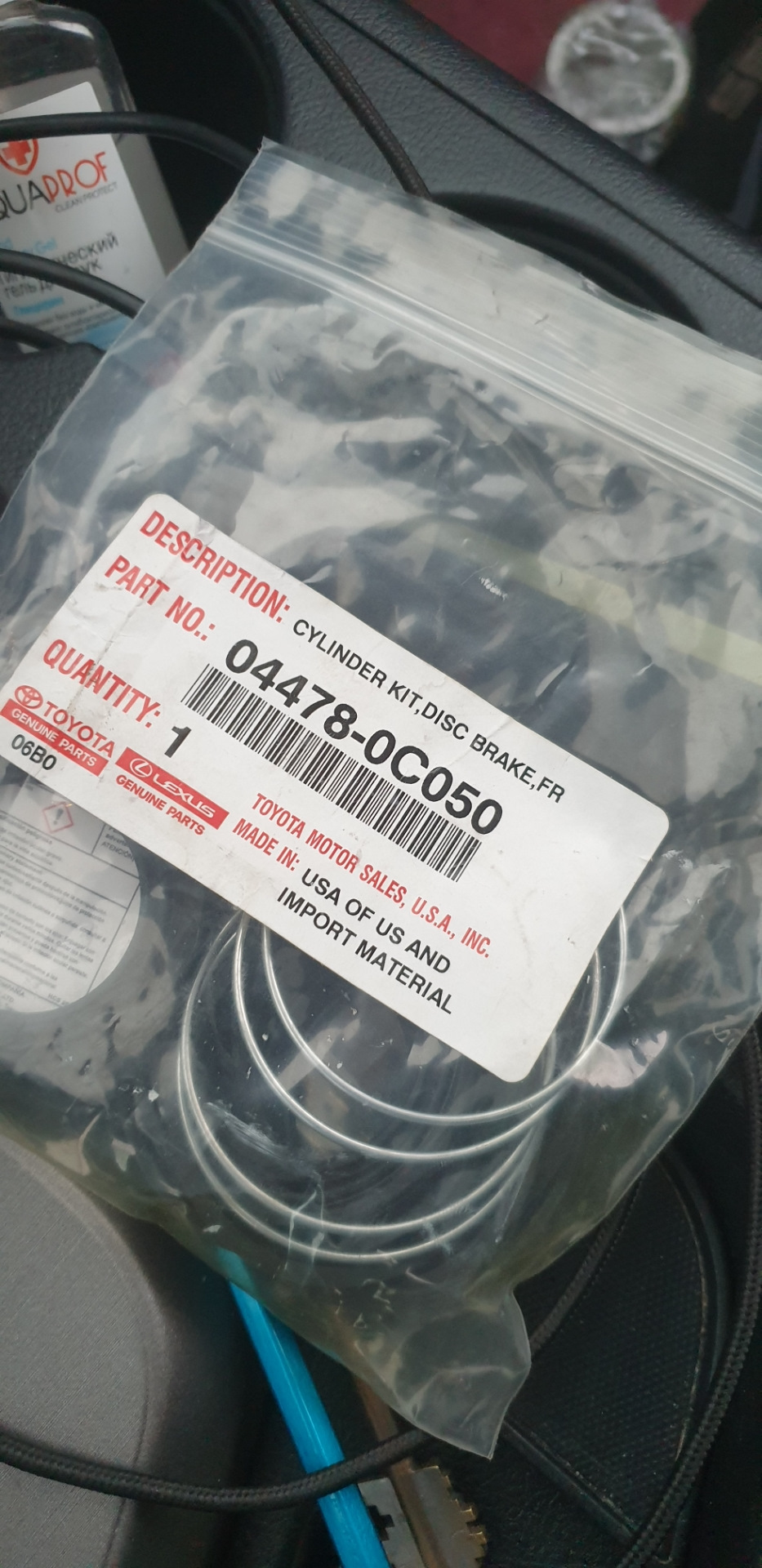 Замена тормозных колодок на передних тормозах — Toyota Sequoia (2G), 5 ...