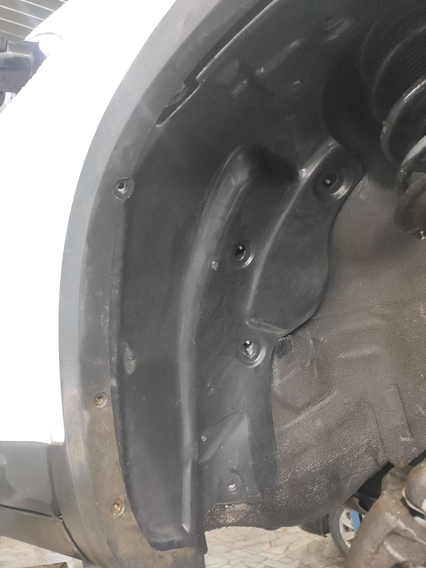 Замена подкрылка и установка заглушки на нижнюю решетку. — KIA Sorento ...
