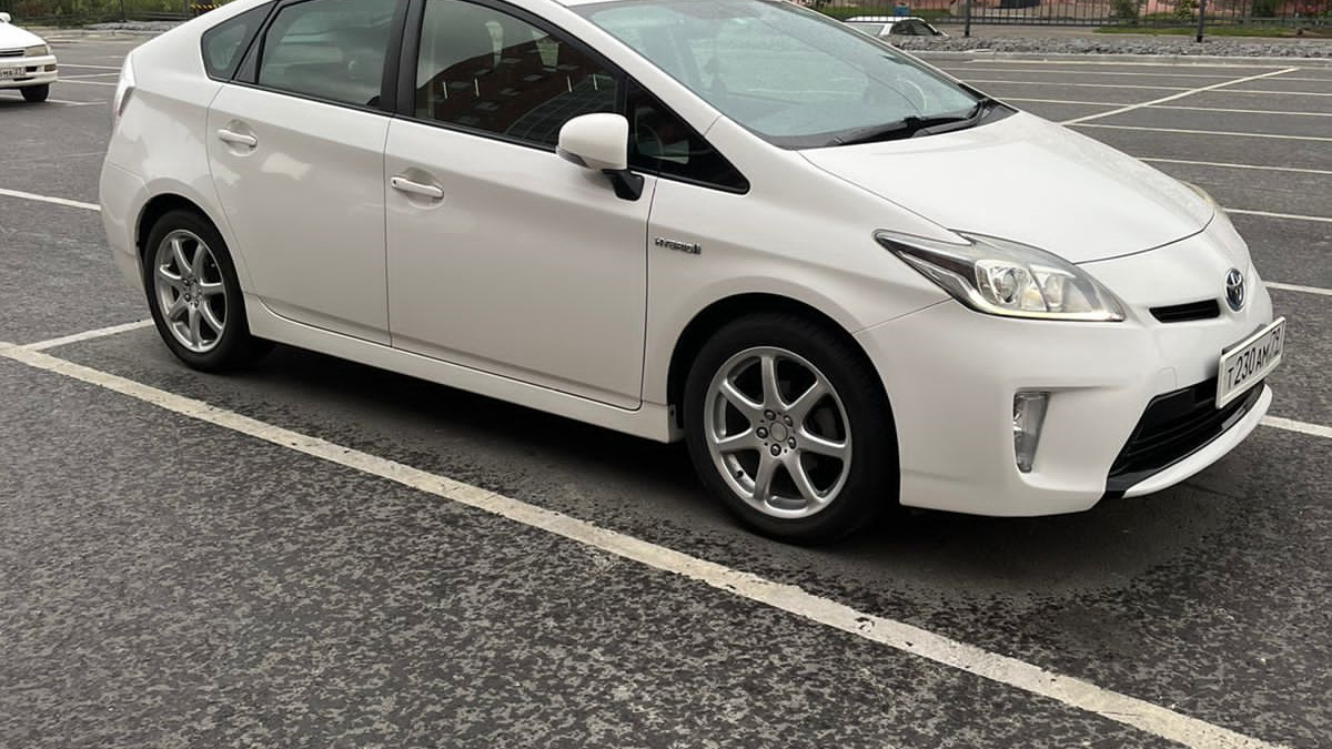 Приус 2014 года. Тойота Приус 2014. Приус 30 205 55 16. Toyota Prius 2014 levaia Stoika. Приус 30 вылет диска.