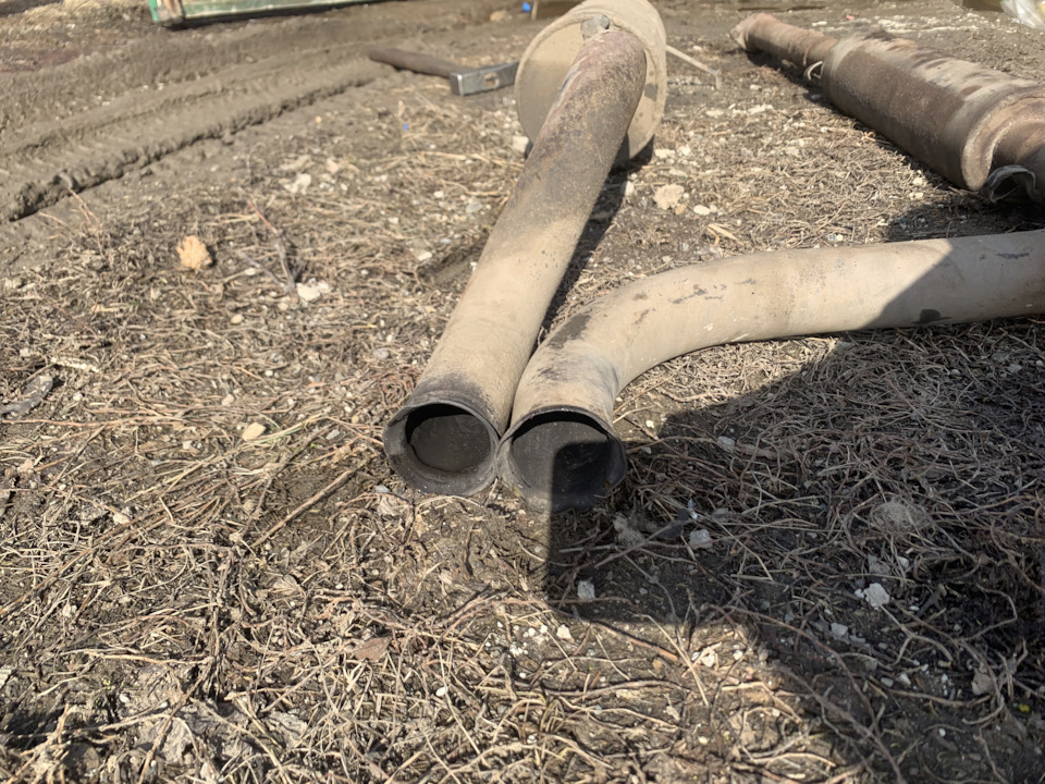 Сечет глушитель задней банки в местах соединения — Lada 21083, 1,6 л ...