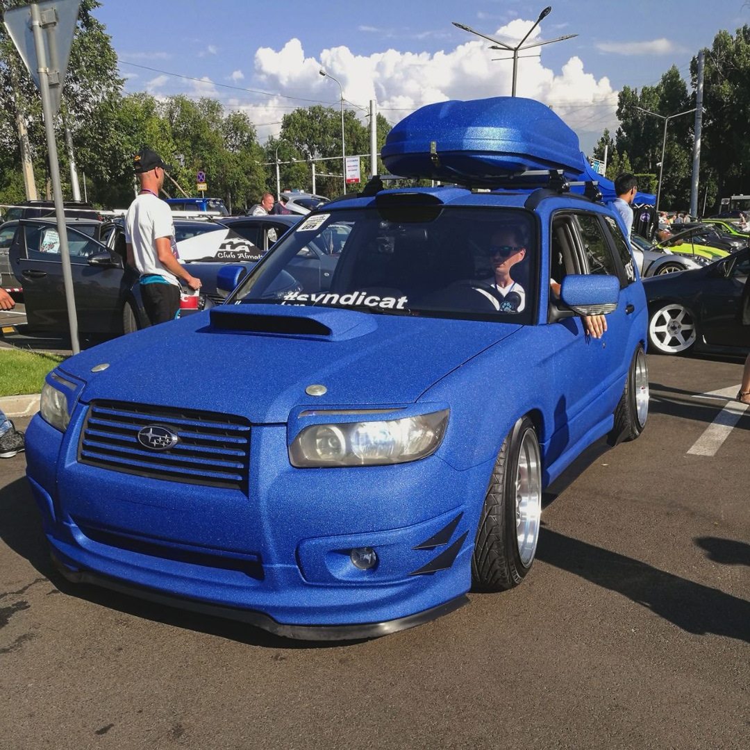 Show vehicle. Subaru Алматы. Conklin show машина. Белые берега авто шоу.