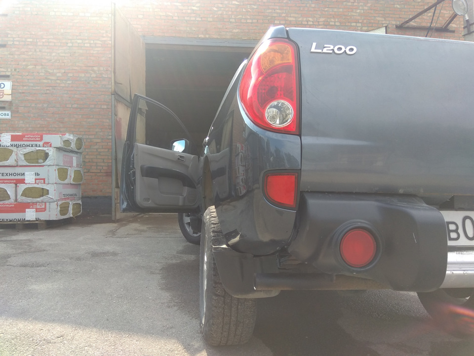 Свежепокрашенное крыло. Эль Пачино снова в строю! — Mitsubishi L200 (4G ...