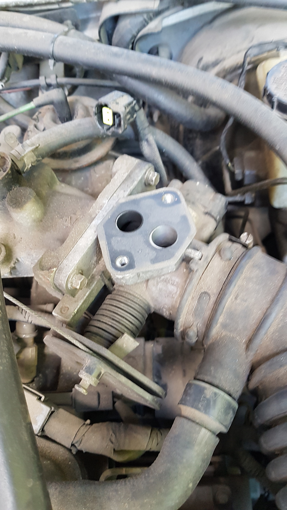 Чистка дроссельной заслонки и замена датчика ХХ — Ford Escort (North ...