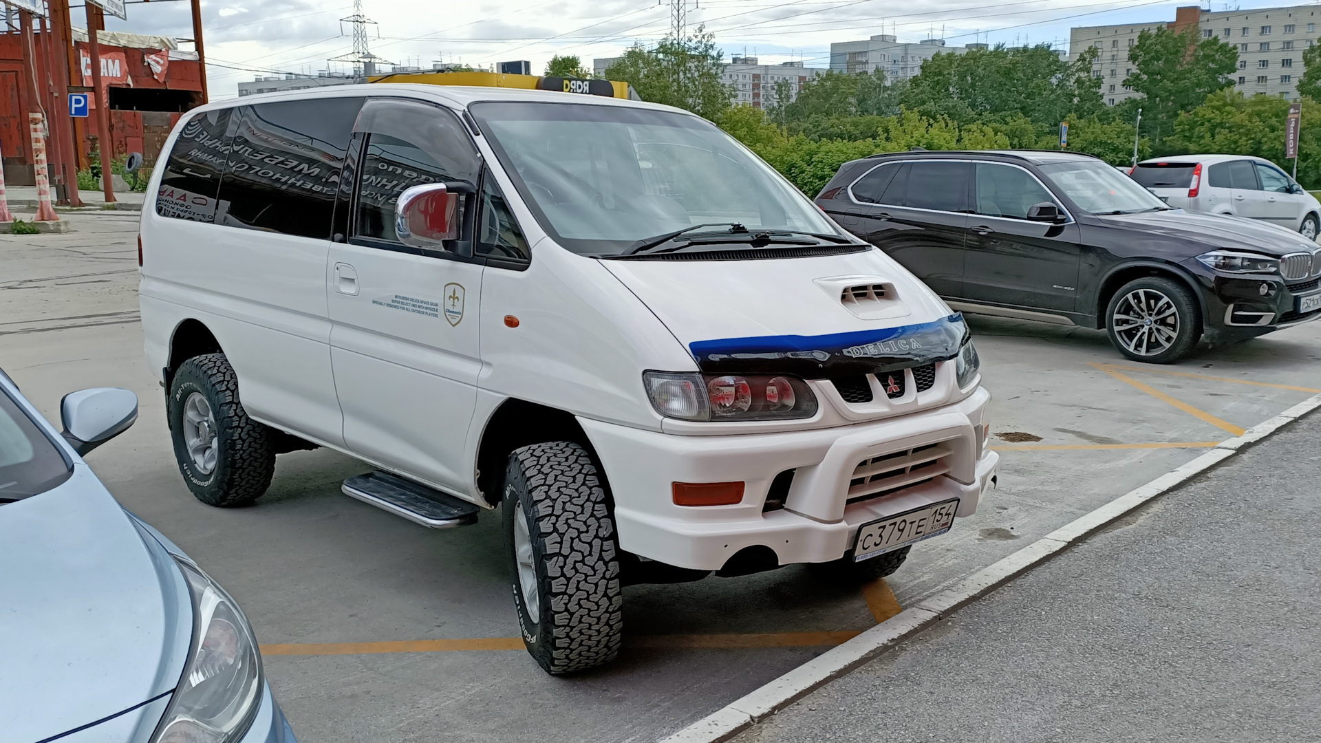 Купить Mitsubishi Delica 2000 Года