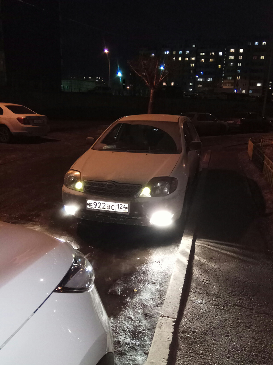 Замена противотуманок — Toyota Corolla (120), 1,5 л, 2001 года ...