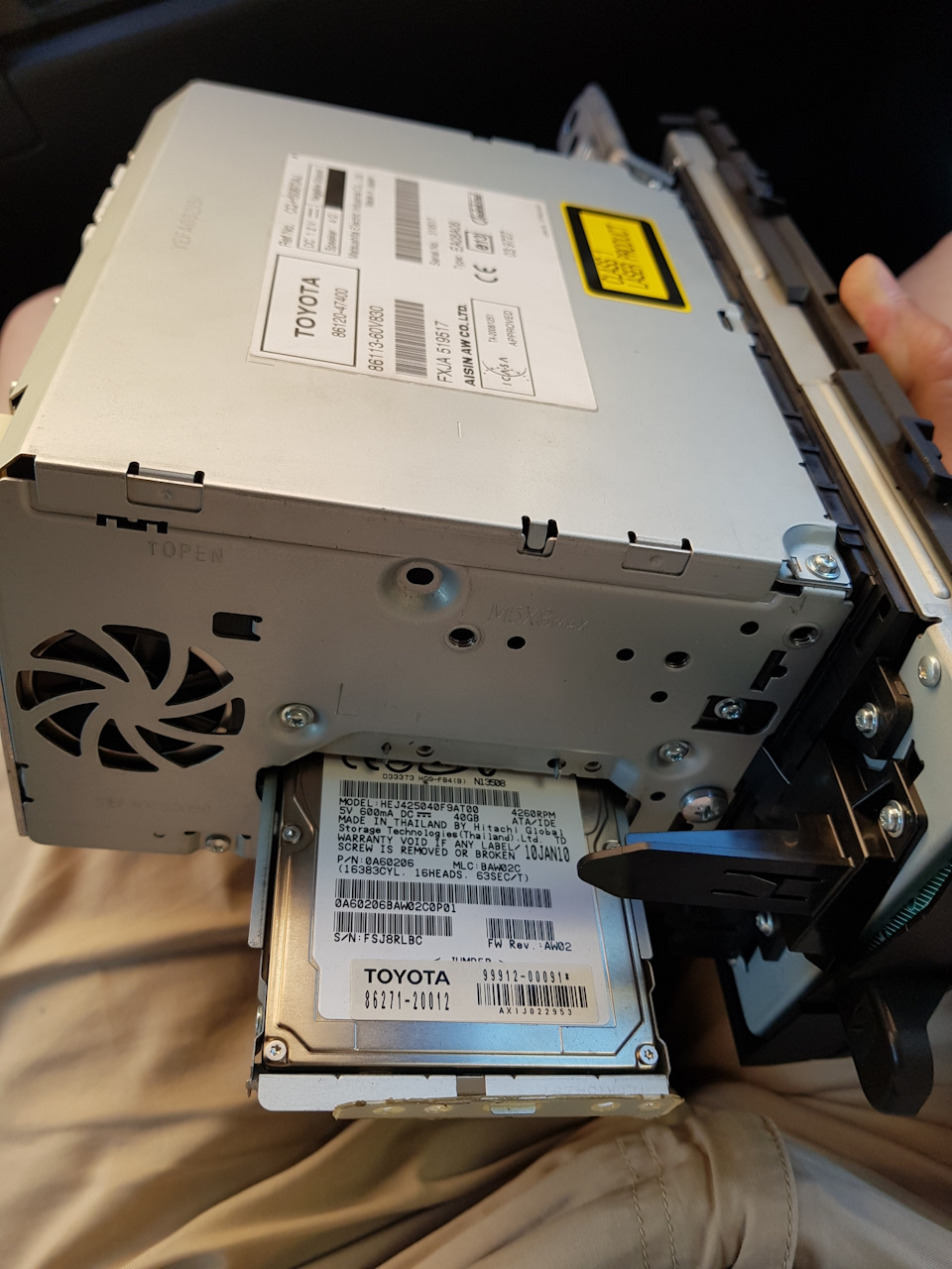 Ну и собственно вытаскиваем сам диск. — Toyota Prius (30). Запчасти на фото: 8612047400, 519517, B6211