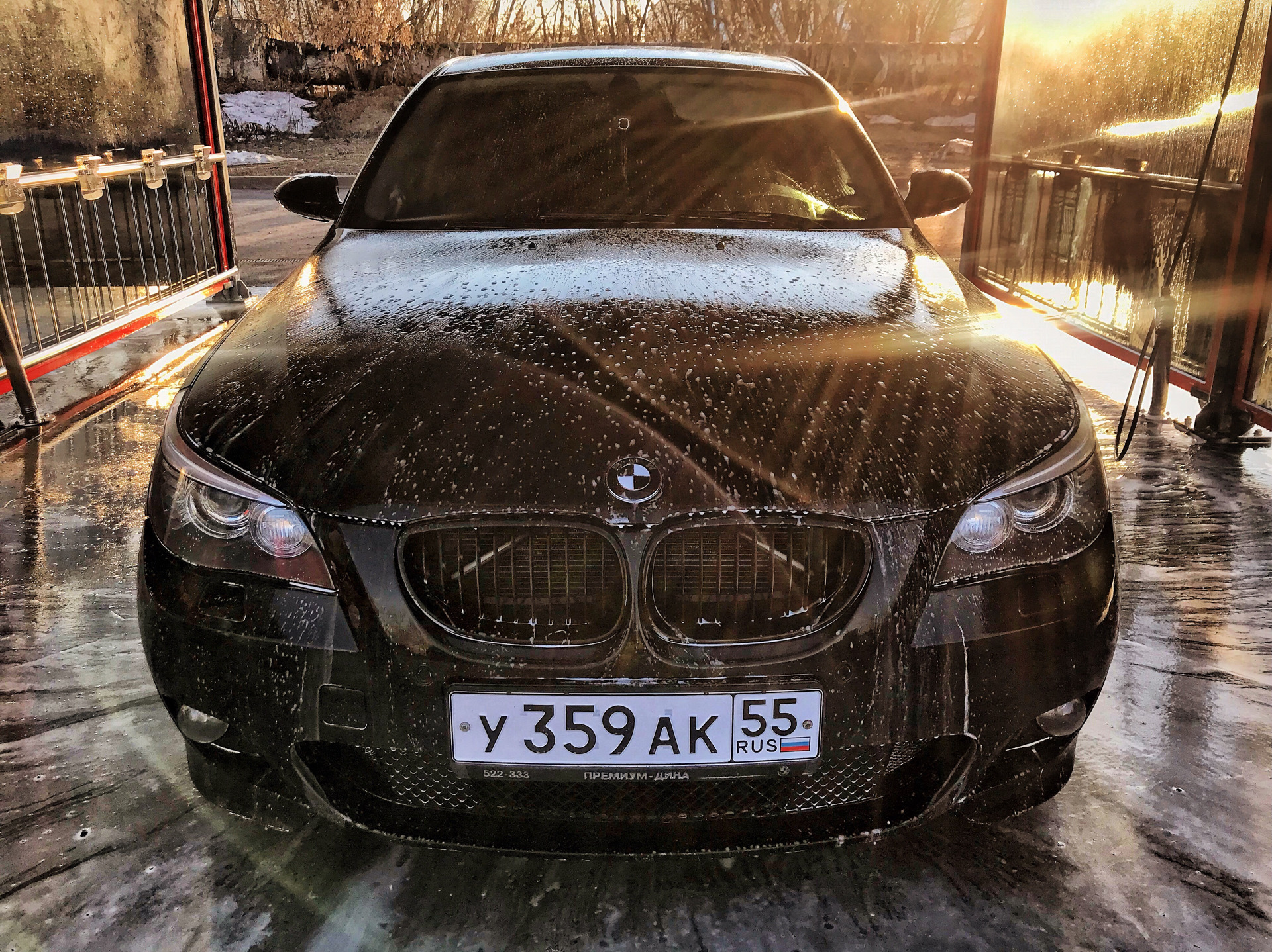 Бмв е60 драйв. BMW e60 far. Антихром БМВ е60. Тонировка фар BMW e60.