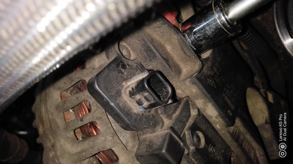 Генератор рено сценик 2 1. Рено сценик 1 снятие генератора. Замена щеток генератора рено меган сценик 1. Сценик 2 1. 9 дизель.