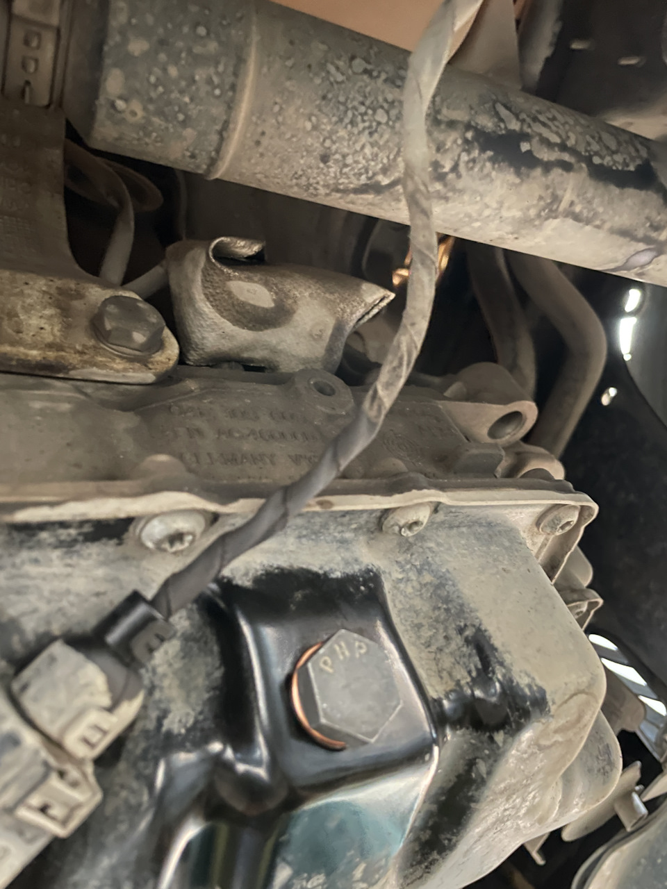 Клапан сидит глубоко, подлезть можно только снизу. — Skoda Octavia A8 Mk4