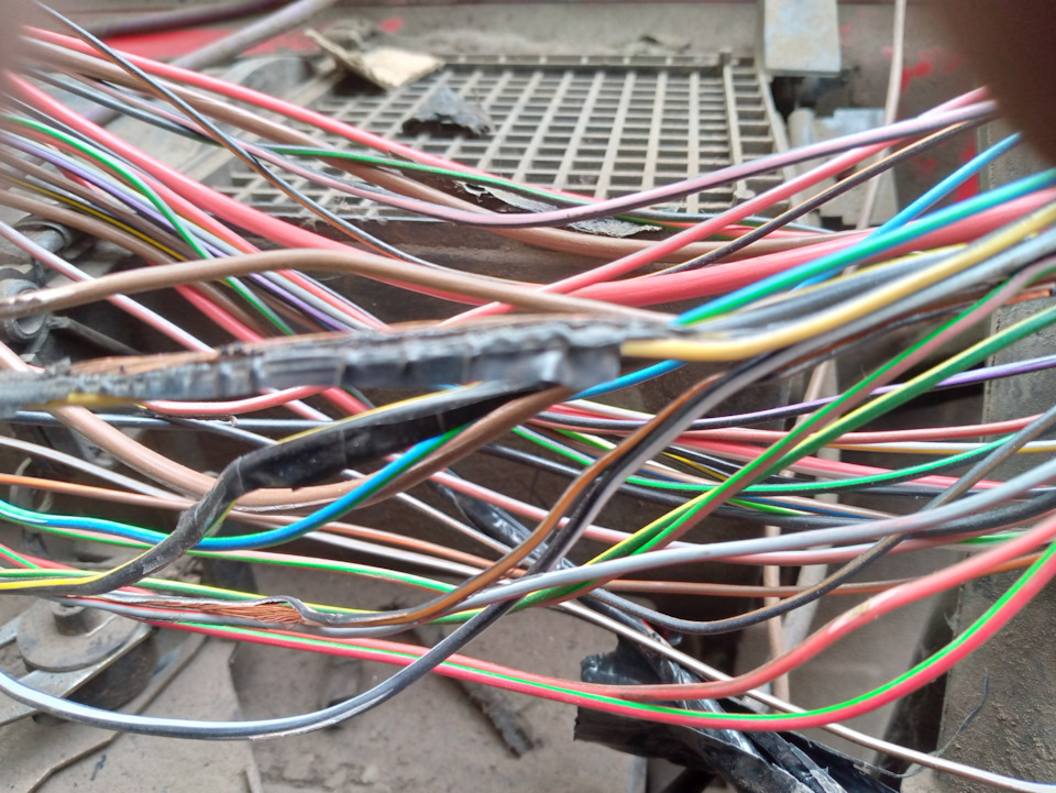 Греется минусовая клемма — Ford Transit (4G), 2,5 л, 1993 года ...