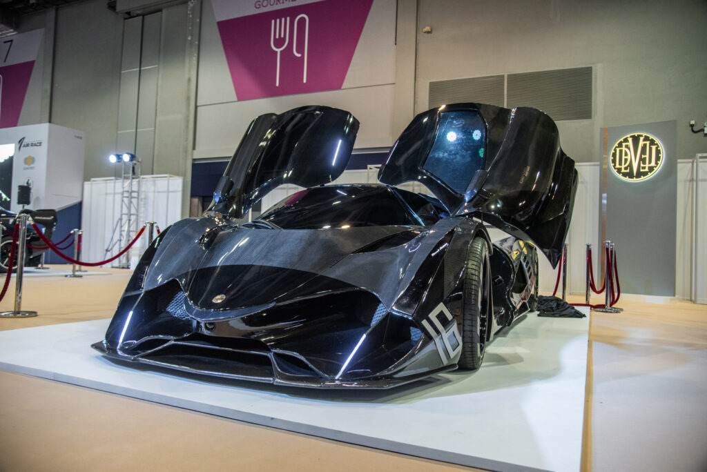 Devel Sixteen 5000 л с