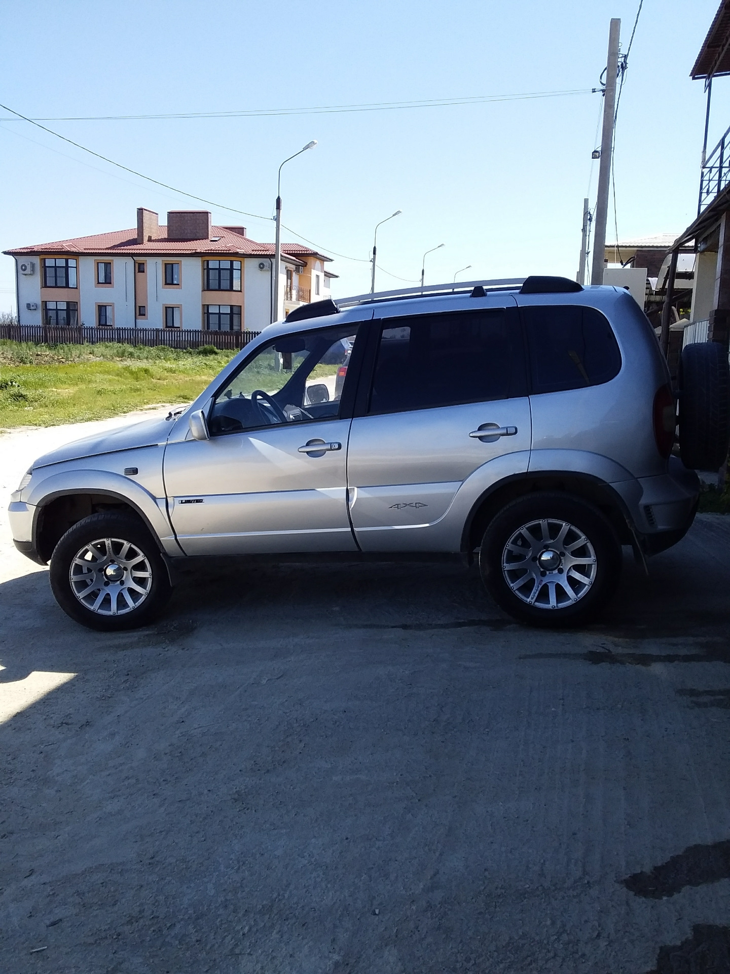 Резина 235.60.16 — Chevrolet Niva, 1,7 л, 2004 года | шины | DRIVE2