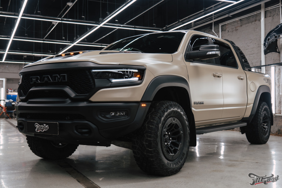 Оклеили лимитированную версию RAM TRX Sand Blast в матовый полиуретан ...