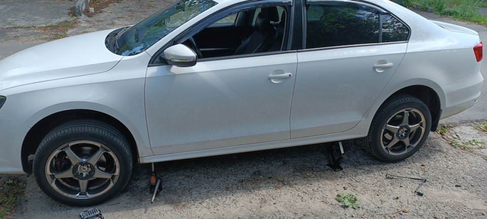 Пороги! — Volkswagen Jetta VI, 1,6 л, 2015 года | стайлинг | DRIVE2