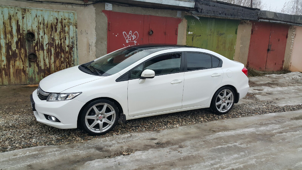 Р‘РµР»С‹Р№ Honda Civic 4d r18