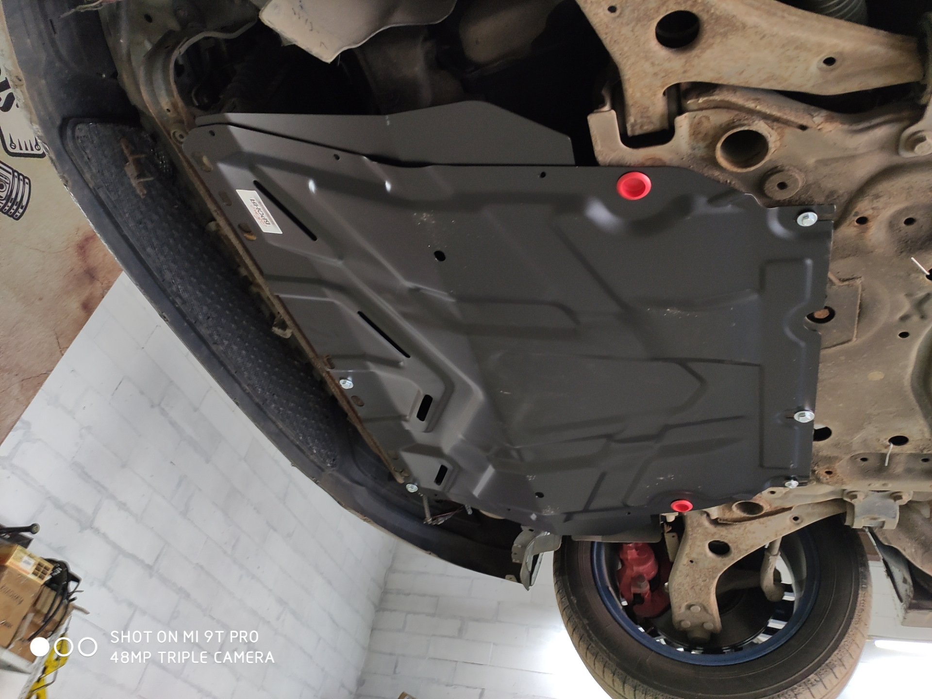 Замена защиты картера двигателя — Ford Focus II Sedan, 2 л, 2007 года ...