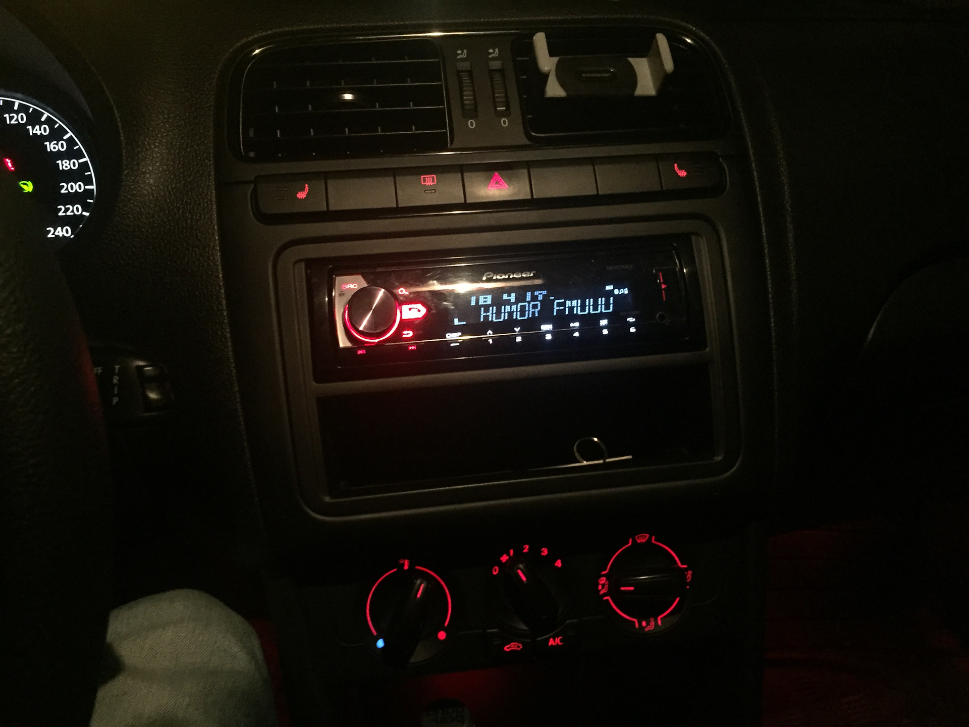 Как поменять магнитолу фольксваген поло Замена магнитолы на 1din - Volkswagen Polo Sedan, 1,6 л, 2014 года автозвук DRIV