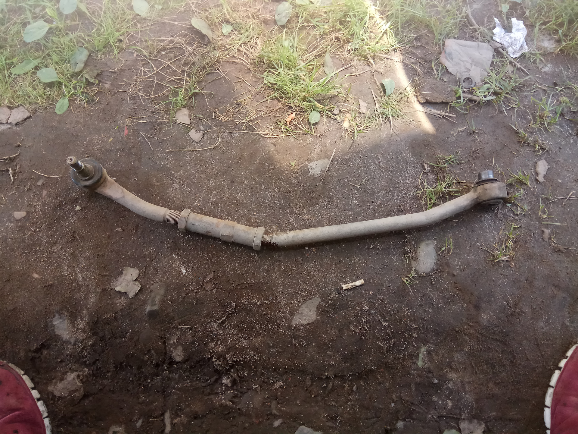 Гнет рулевые тяги. Гнутая рулевая тяга. Гнутая рулевая тяга discovery 2. Гнет рулевые тяги. Погнута рулевая тяга.