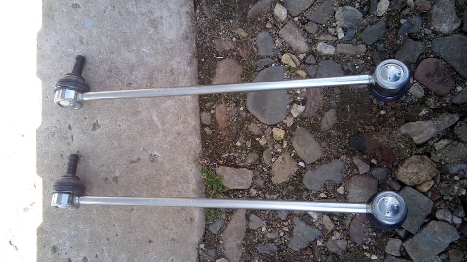 5Q0411315A Стойка стабилизатора передняя VAG | Запчасти на DRIVE2