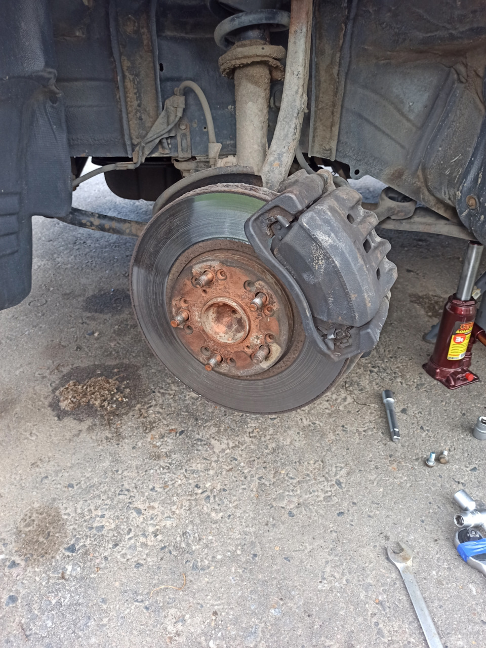 Замена передних дисков, колодок, и переборка суппортов — Lexus GS ...