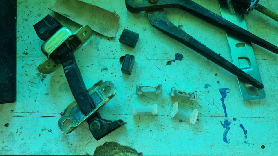 Замена фиксаторов дверей — Mitsubishi Lancer IX, 2 л, 2006 года ...