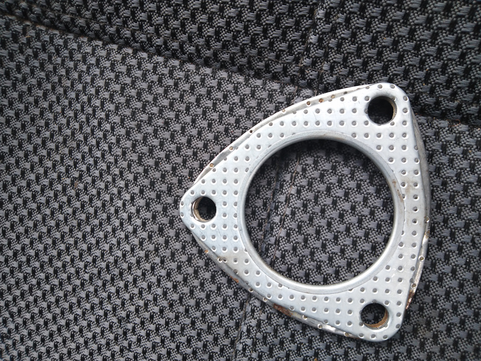 Прогорела прокладка под штанами — Lada 210740, 1,6 л, 2010 года ...