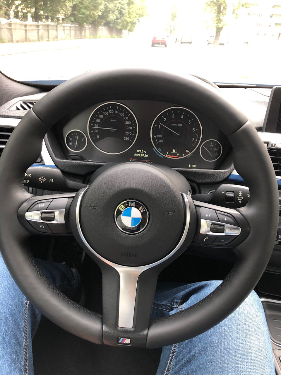 Рулим 4. Руль м 4 BMW. Руль от БМВ м4. Руль BMW m4. Руль БМВ 4.