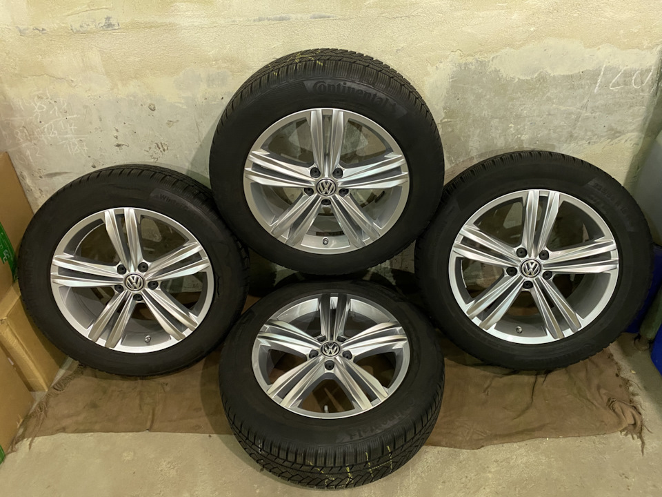 Шины зимние нешипованные Continental 235/55 R18, литые диски Vw 7Jx18 ...