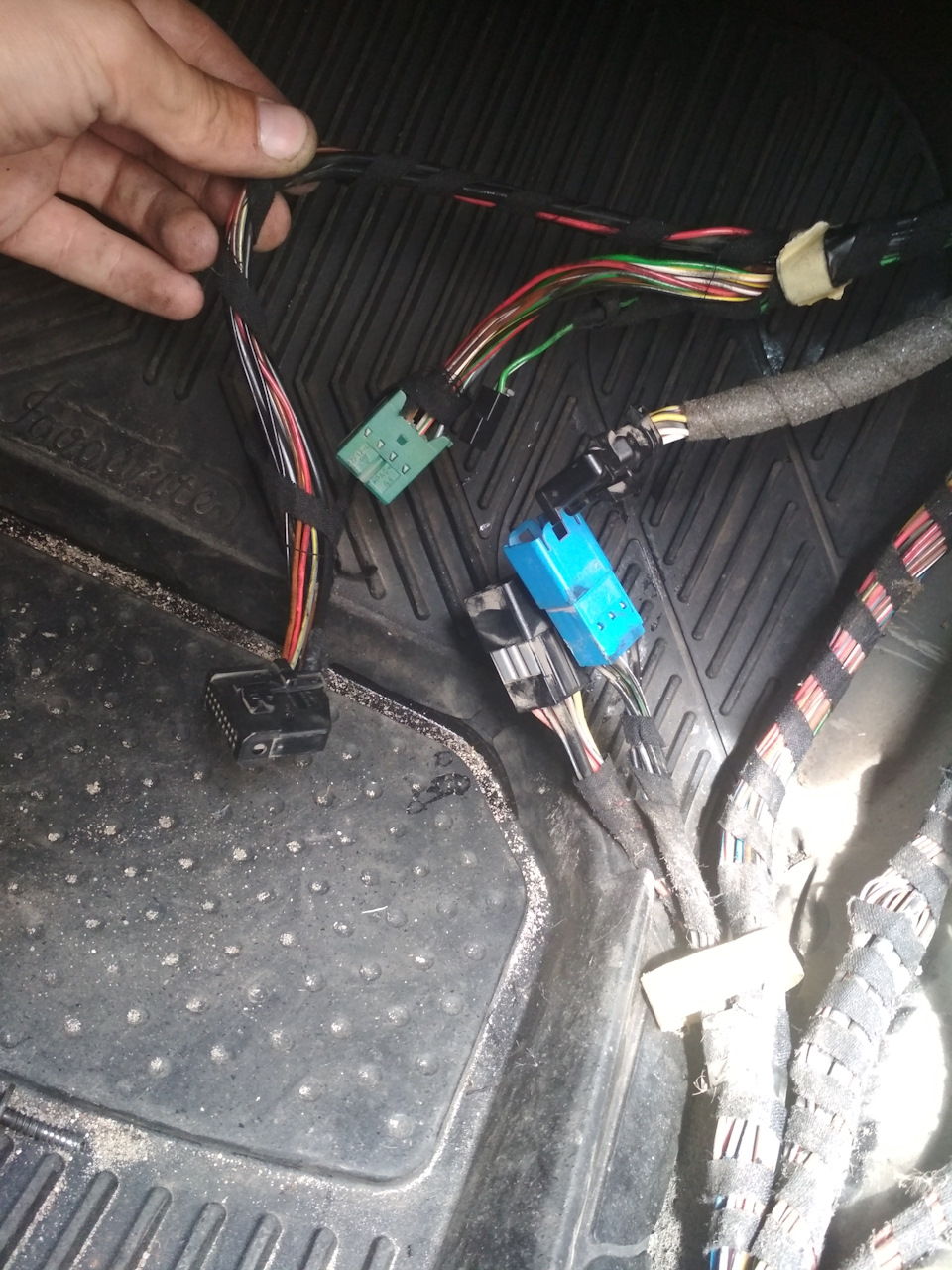 опель омега б сервисный разъем. центральный замок опель вектра б 1998. разъём сигналов opel astra h. разъем бортового компьютера 20 pin. фишки опель.