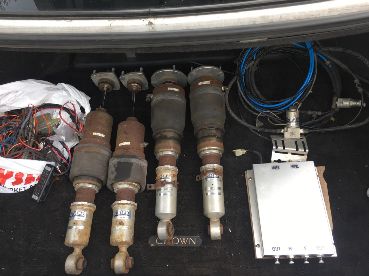 Маджеста 206 пневмостойка. Toyota crown majesta пневмоподвеска. Пневмостойки toyota crown s13. Пневмоподвеска краун 171. Пневмоподвеска краун.