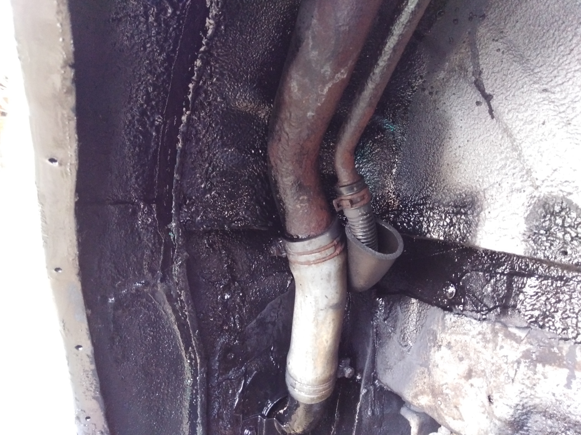 Ваз 21099 горловина бака. Заливная горловина субару форестер. Горловина бензобака паджеро 4. Как поменять заливную горловину. Заливная горловина форд эксплорер 2.