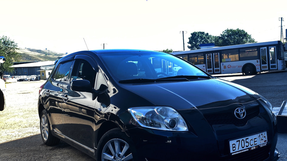 моргает поворотник и фара задняя — Toyota Auris (1G), 1,6 л, 2007 года ...