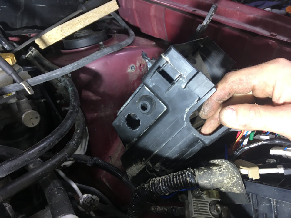 19. Установка сабвуфера. Часть 1 — проводка под капотом. — Subaru ...