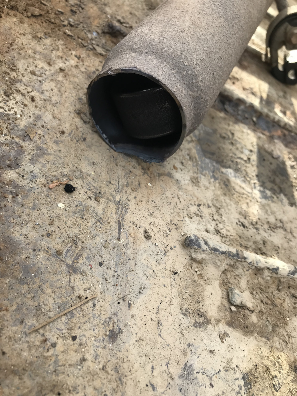 Звон в глушителе — Mitsubishi Pajero (3G), 3 л, 2004 года | прикол | DRIVE2