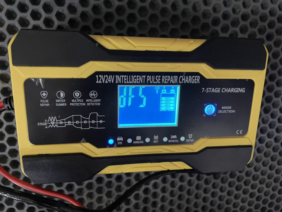 Заряжал этим ЗУ. Какой то китаец. — Ford Focus Sedan II