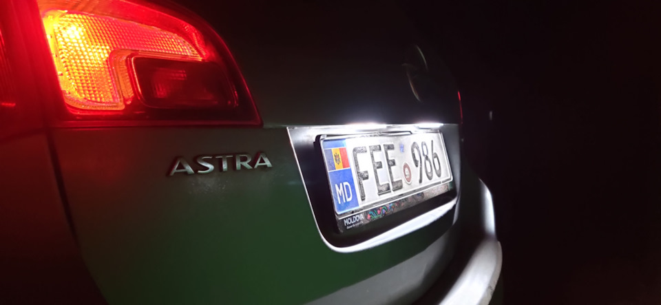 LED освещения номерного знака — Opel Astra J, 1,3 л, 2011 года ...