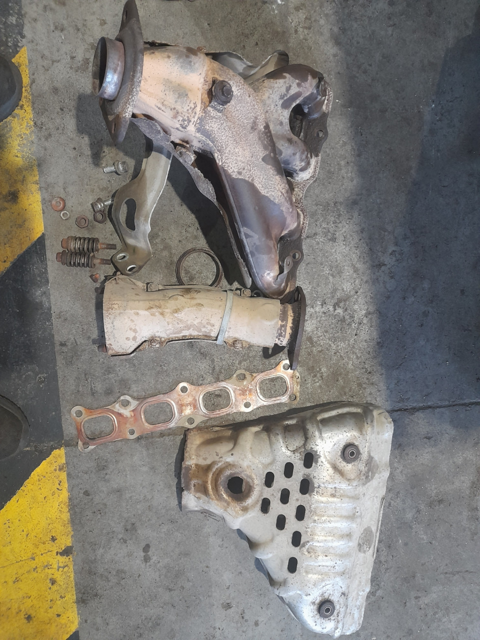 Замена выхлопного коллектора. — Citroen C-Crosser, 2,4 л, 2008 года ...