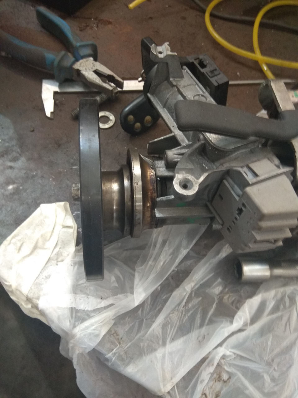 Как собрать рулевую колонку Focus 1. — Ford Focus I Sedan, 1,8 л, 2003 ...