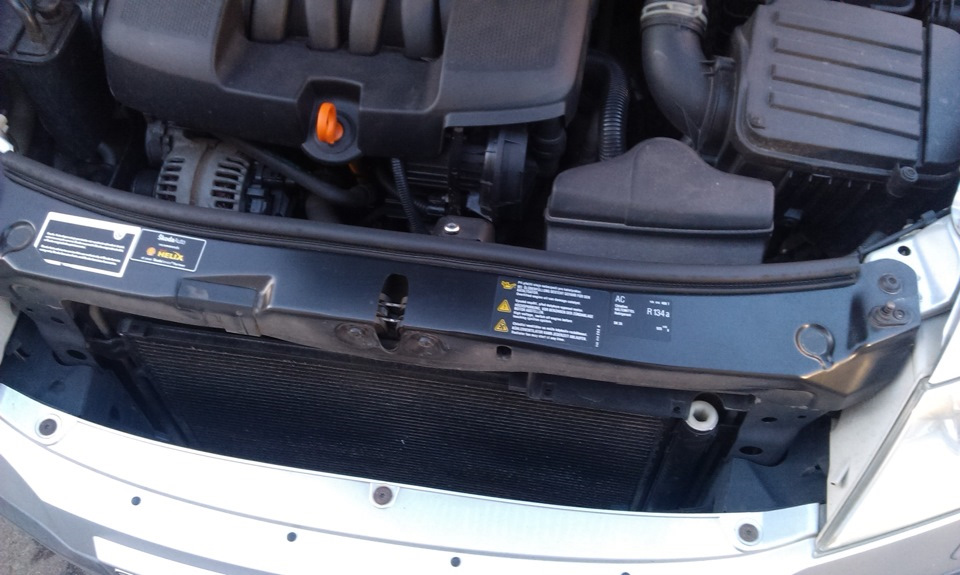 Уплотнительная резина под капотом Октавия А5 — Skoda Octavia A5 Mk2, 1 ...