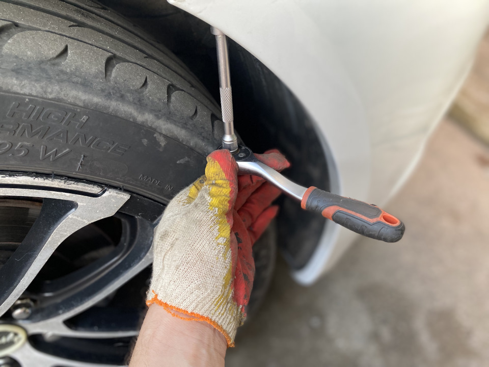 Вроде бы головка на 10 подойдёт. — Hyundai Sonata VI (YF)